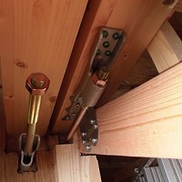 木造軸組・土台柱接合ホールダウン金物の非緊結